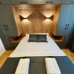 Downtown Riverside 公寓 斯科普里