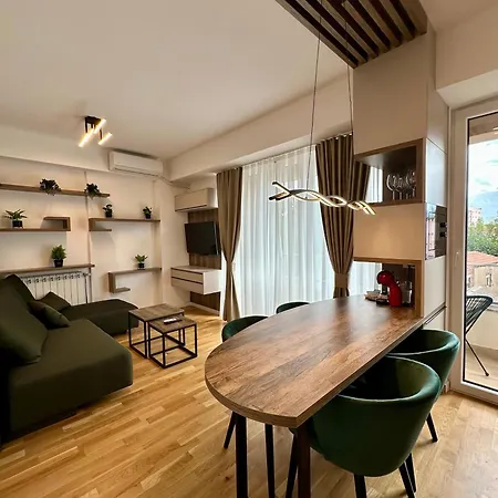 Downtown Riverside Apartment *