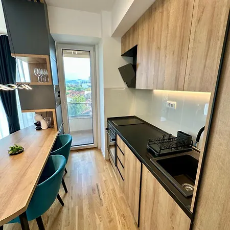 Downtown Riverside Apartment *