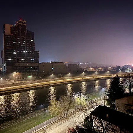 Downtown Riverside Apartment *
