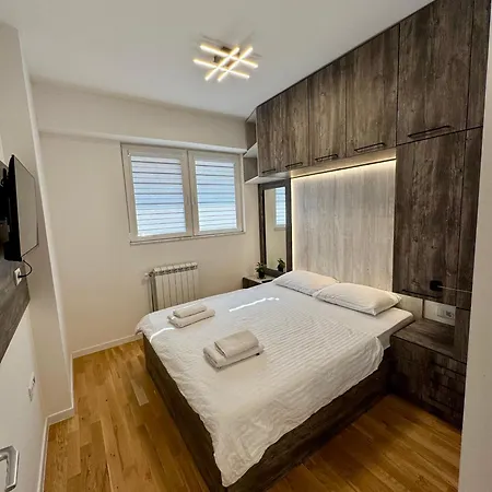 Downtown Riverside Apartment *
