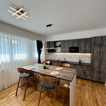 Downtown Riverside Apartment *